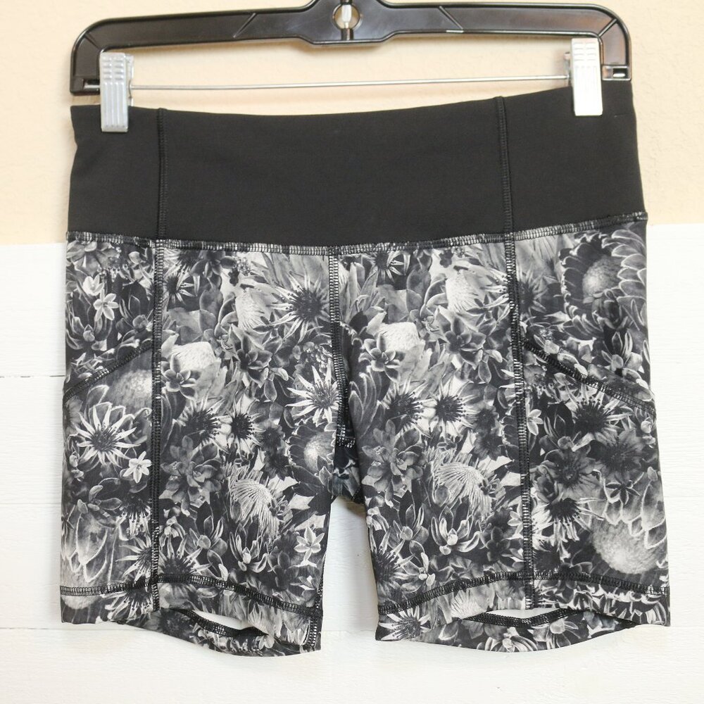 Lululemon Shorts Women Size 6 Black Gray Floral Print Stretch 6" Inseam